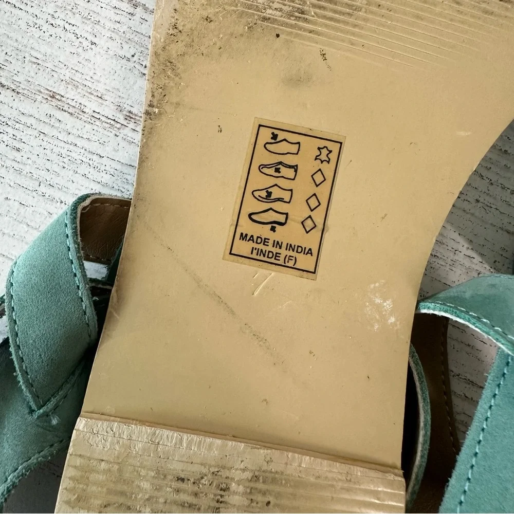 URBAN OUTFITTERS ECOTE Suede Leather Thong Strappy Sandals Sea-foam green blue